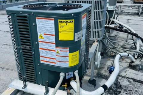 Condo in Miami Beach, Florida, 1 bedroom  № 2066818 - photo 7