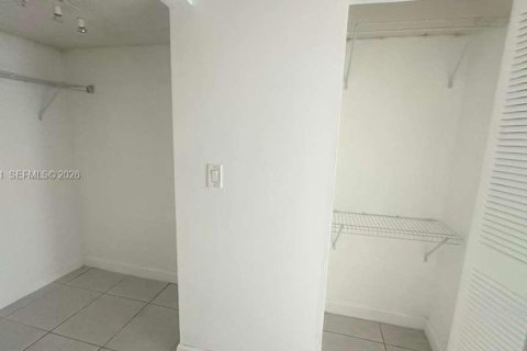Condo in Miami Beach, Florida, 1 bedroom  № 2066818 - photo 9