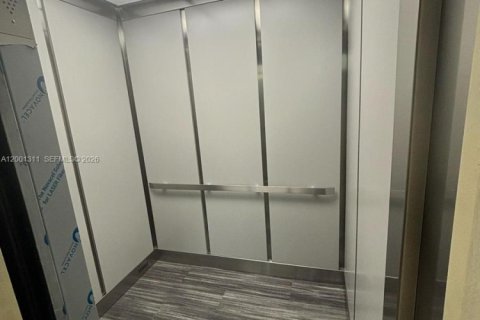 Condo in Miami Beach, Florida, 1 bedroom  № 2066818 - photo 8