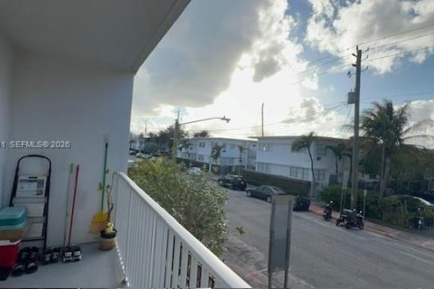 Condo in Miami Beach, Florida, 1 bedroom  № 2066818 - photo 17