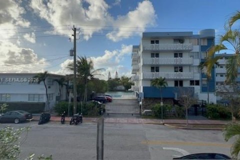 Condo in Miami Beach, Florida, 1 bedroom  № 2066818 - photo 16