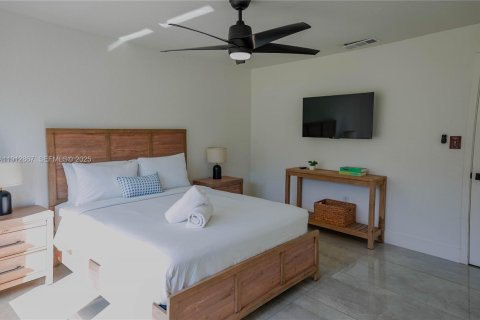 Villa ou maison à vendre à Miami, Floride: 9 chambres, 590.58 m2 № 1976638 - photo 19