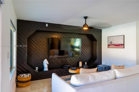 Villa ou maison à vendre à Miami, Floride: 9 chambres, 590.58 m2 № 1976638 - photo 4