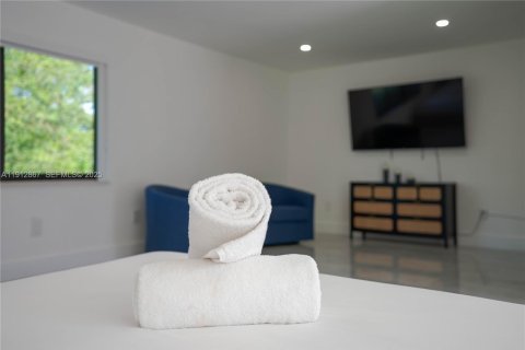 Villa ou maison à vendre à Miami, Floride: 9 chambres, 590.58 m2 № 1976638 - photo 16