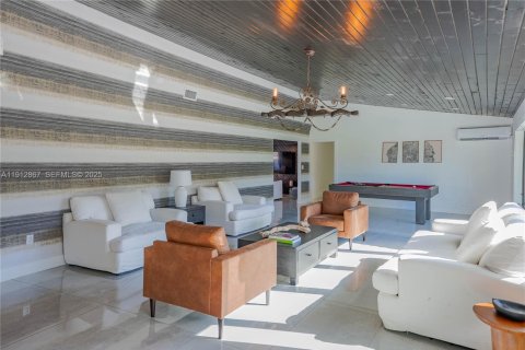 Villa ou maison à vendre à Miami, Floride: 9 chambres, 590.58 m2 № 1976638 - photo 10