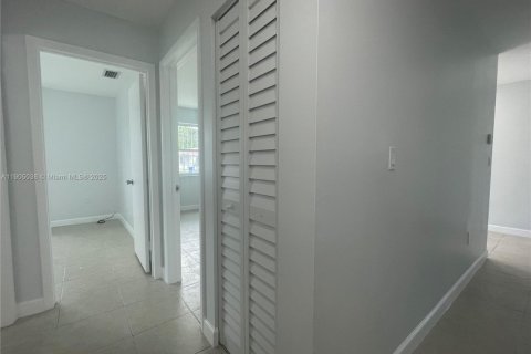 Casa en venta en Miami, Florida, 3 dormitorios, 113.71 m2 № 1955238 - foto 11