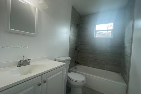 Casa en venta en Miami, Florida, 3 dormitorios, 113.71 m2 № 1955238 - foto 6