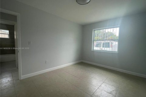 Casa en venta en Miami, Florida, 3 dormitorios, 113.71 m2 № 1955238 - foto 9