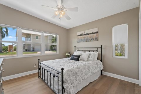 House in Ellenton, Florida 4 bedrooms, 146.04 sq.m. № 2138007 - photo 22