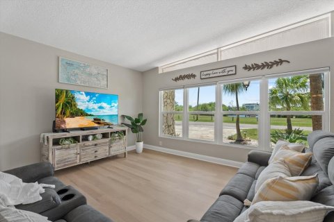 House in Ellenton, Florida 4 bedrooms, 146.04 sq.m. № 2138007 - photo 10