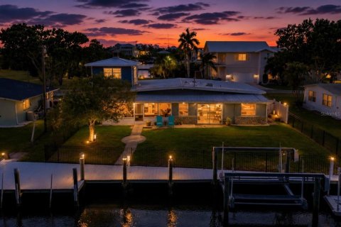 House in Ellenton, Florida 4 bedrooms, 146.04 sq.m. № 2138007 - photo 3