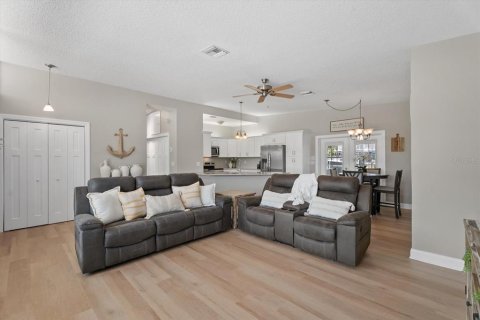House in Ellenton, Florida 4 bedrooms, 146.04 sq.m. № 2138007 - photo 9