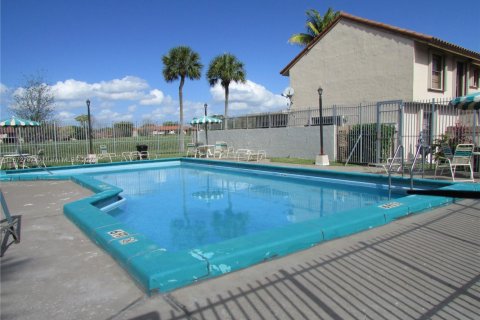 Condo in Miami, Florida, 1 bedroom  № 1897964 - photo 19