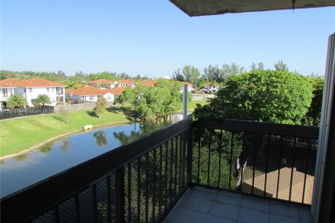 Condo in Miami, Florida, 1 bedroom  № 1897964 - photo 13