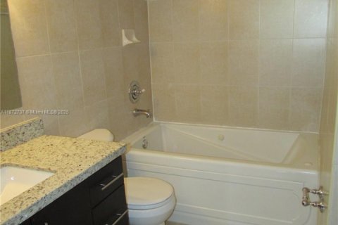 Condo in Miami, Florida, 1 bedroom  № 1897964 - photo 15