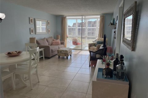 Condominio en venta en Sunrise, Florida, 1 dormitorio, 69.68 m2 № 2190787 - foto 4
