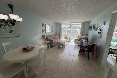 Condominio en venta en Sunrise, Florida, 1 dormitorio, 69.68 m2 № 2190787 - foto 3