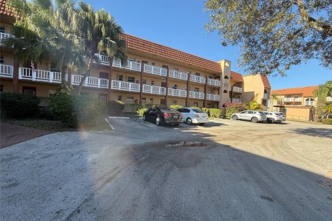 Condominio en venta en Sunrise, Florida, 1 dormitorio, 69.68 m2 № 2190787 - foto 28