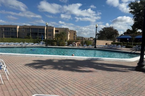Condominio en venta en Sunrise, Florida, 1 dormitorio, 69.68 m2 № 2190787 - foto 21