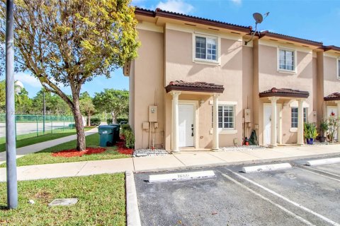 Снять в аренду таунхаус в Майами, Флорида 2 спальни, 104.98м2, № 1991691 - фото 17