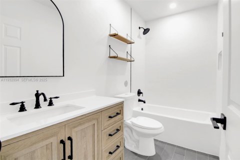 Снять в аренду таунхаус в Майами, Флорида 2 спальни, 104.98м2, № 1991691 - фото 14