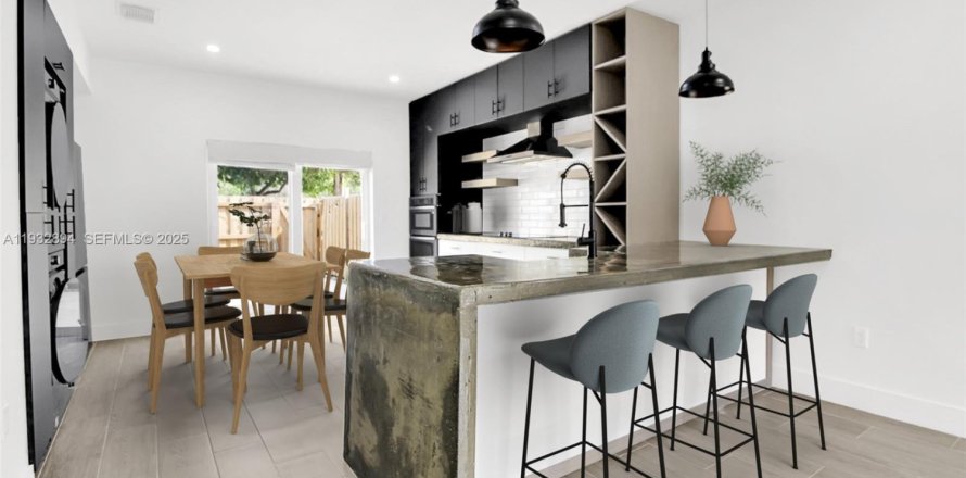 Таунхаус в Майами, Флорида 2 спальни, 104.98м2 № 1991691