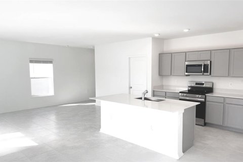 House in Winter Haven, Florida 4 bedrooms, 179.58 sq.m. № 2228468 - photo 11