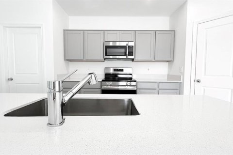 House in Winter Haven, Florida 4 bedrooms, 179.58 sq.m. № 2228468 - photo 8