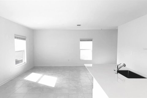 House in Winter Haven, Florida 4 bedrooms, 179.58 sq.m. № 2228468 - photo 5