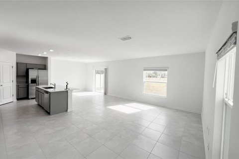 House in Winter Haven, Florida 4 bedrooms, 179.58 sq.m. № 2228468 - photo 4