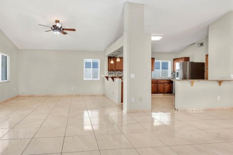 Casa en alquiler en Kissimmee, Florida, 3 dormitorios, 145.39 m2 № 1886911 - foto 7