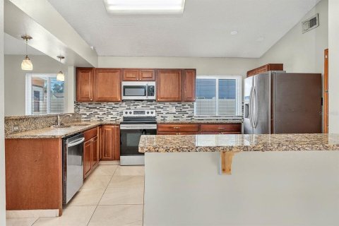 Casa en alquiler en Kissimmee, Florida, 3 dormitorios, 145.39 m2 № 1886911 - foto 16