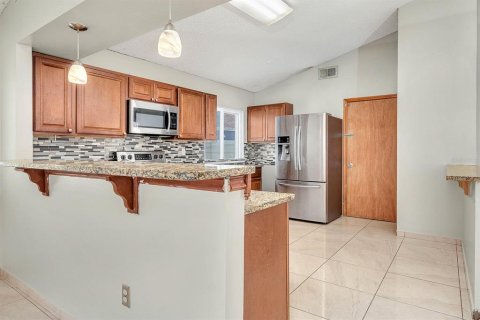 Casa en alquiler en Kissimmee, Florida, 3 dormitorios, 145.39 m2 № 1886911 - foto 15