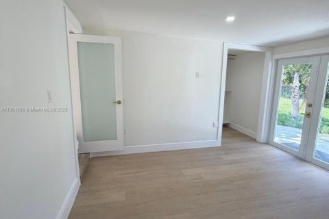 Casa en venta en Miami, Florida, 4 dormitorios, 162.11 m2 № 1955382 - foto 8