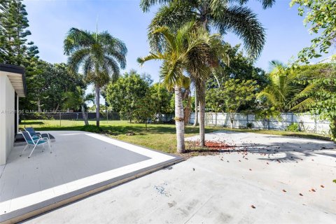 House in Miami, Florida 4 bedrooms, 162.11 sq.m. № 1955382 - photo 29