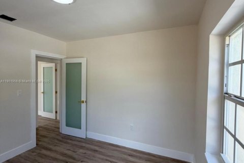 Casa en venta en Miami, Florida, 4 dormitorios, 162.11 m2 № 1955382 - foto 18