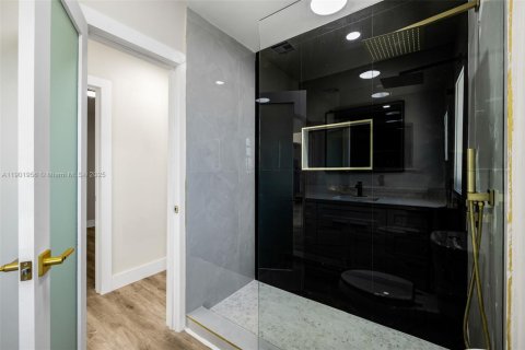 House in Miami, Florida 4 bedrooms, 162.11 sq.m. № 1955382 - photo 23