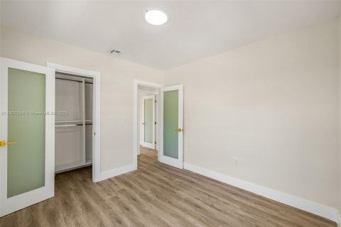 House in Miami, Florida 4 bedrooms, 162.11 sq.m. № 1955382 - photo 27