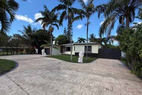 Casa en venta en Miami, Florida, 4 dormitorios, 162.11 m2 № 1955382 - foto 2
