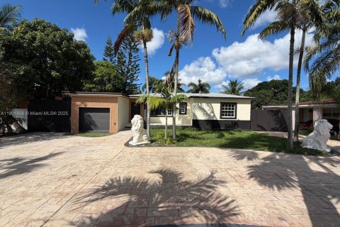 Casa en venta en Miami, Florida, 4 dormitorios, 162.11 m2 № 1955382 - foto 1