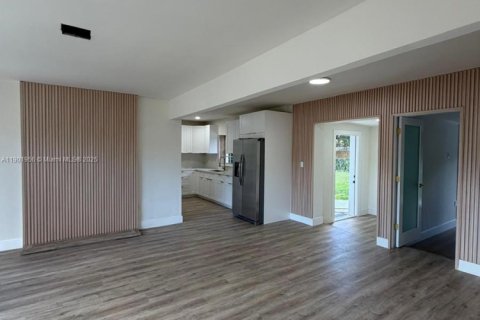 Casa en venta en Miami, Florida, 4 dormitorios, 162.11 m2 № 1955382 - foto 5