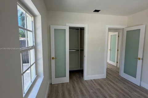 Casa en venta en Miami, Florida, 4 dormitorios, 162.11 m2 № 1955382 - foto 12
