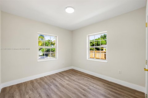 House in Miami, Florida 4 bedrooms, 162.11 sq.m. № 1955382 - photo 26