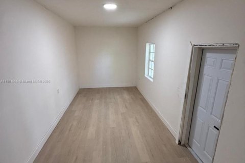 Casa en venta en Miami, Florida, 4 dormitorios, 162.11 m2 № 1955382 - foto 19