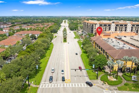 Commercial property in Miramar, Florida № 1977908