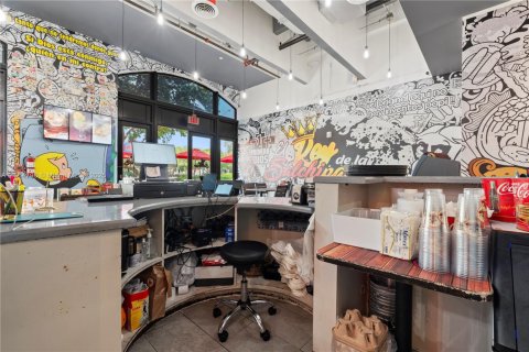 Commercial property in Miramar, Florida № 1977908 - photo 12