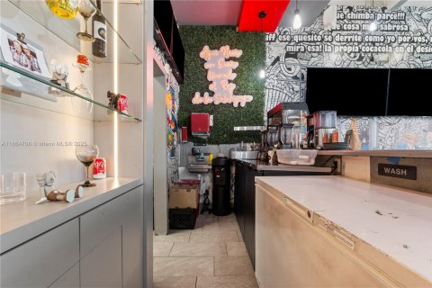 Commercial property in Miramar, Florida № 1977908 - photo 13