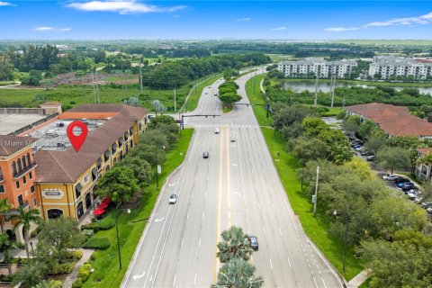 Commercial property in Miramar, Florida № 1977908 - photo 2