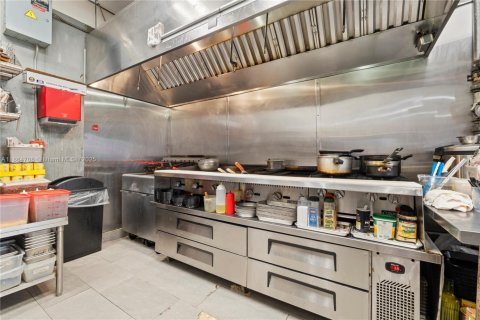 Commercial property in Miramar, Florida № 1977908 - photo 17