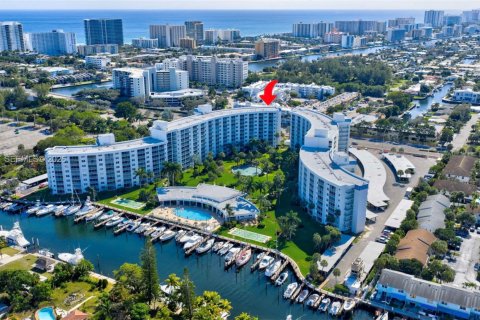 Condominio en Pompano Beach, Florida, 1 dormitorio № 2006495